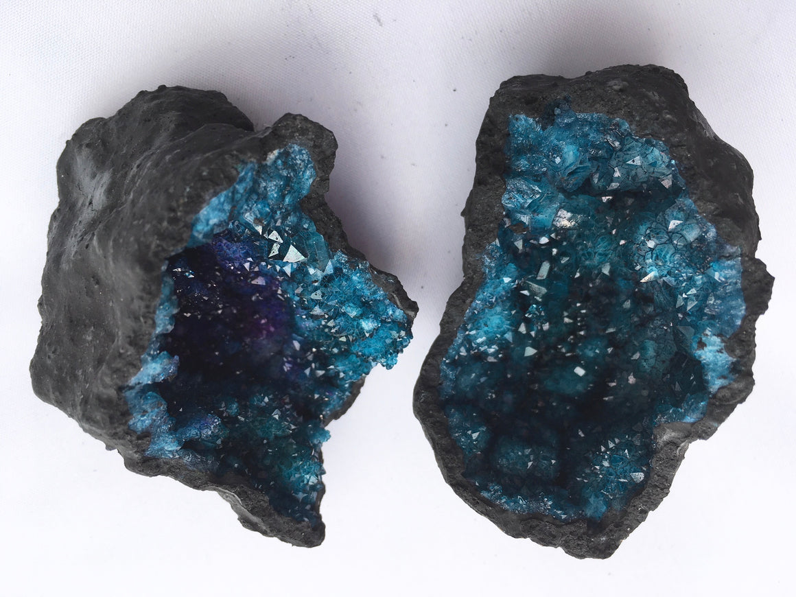 Emerald-dyed Moroccan geode - split - gift packaged! - dinosaursrocksuperstore